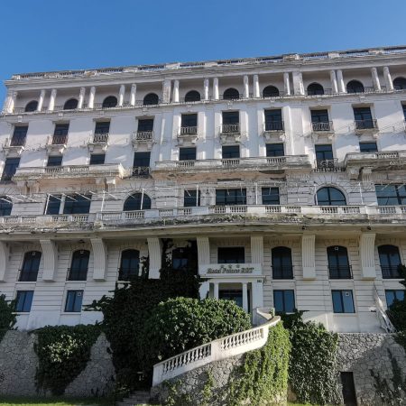 Hotelul Palace, locul preferat al pasionaților de gambling, asociat cu Cazinoul, atragea mulți entuziaști ai jocurilor de noroc.