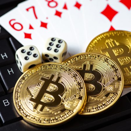 Cazinouri online cu Bitcoin: Beneficiile și neajunsurile jocurilor de noroc criptomonetare